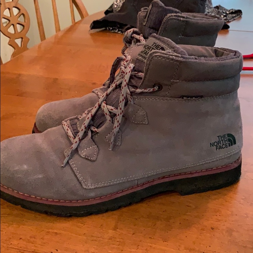 GREAT condition roll down Ballard north face boots
